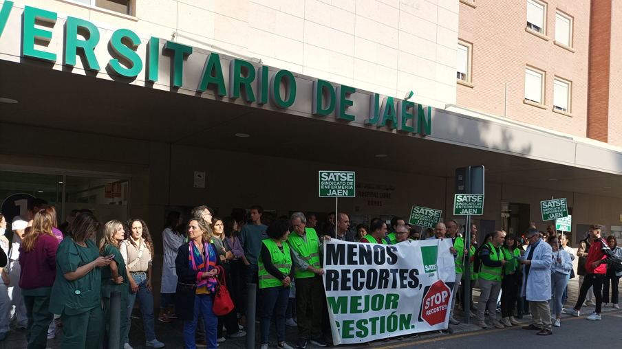 Protesta en Jaén por falta de personal 